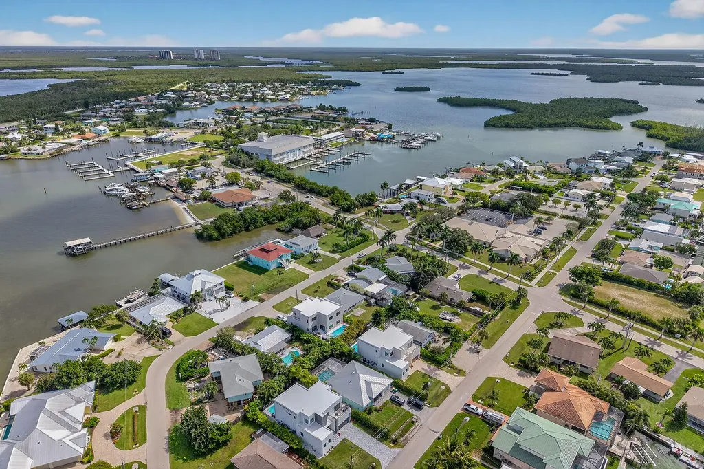 106 Pago Pago Drive W Naples FL 34113