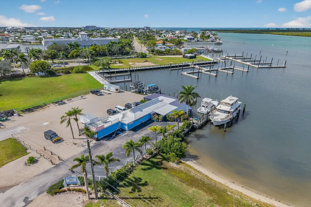 106 Pago Pago Drive W Naples FL 34113