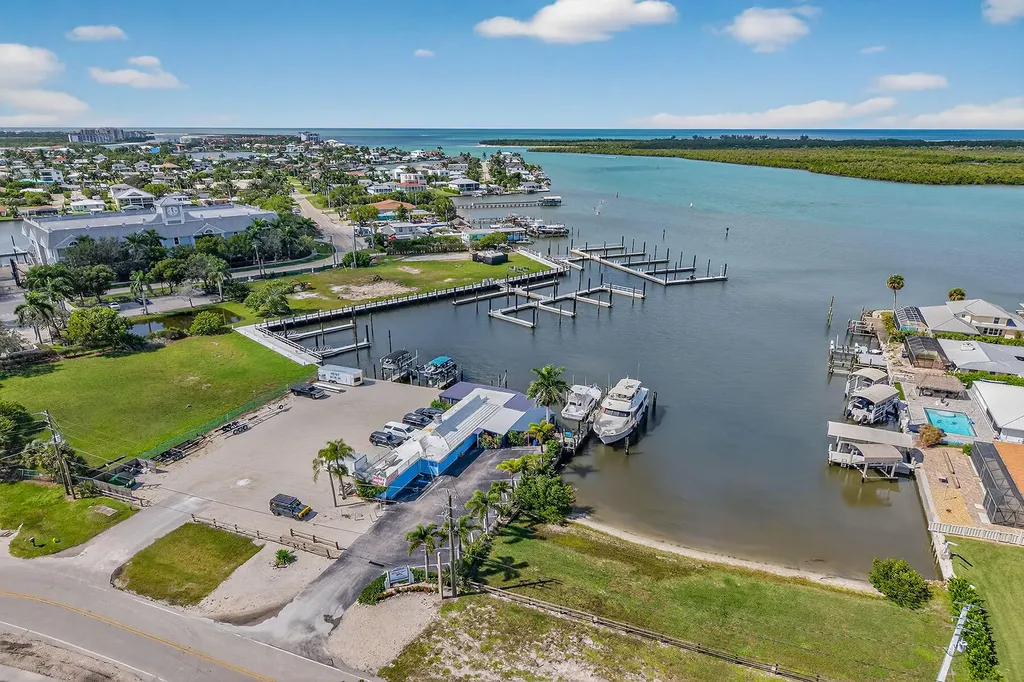 106 Pago Pago Drive W Naples FL 34113