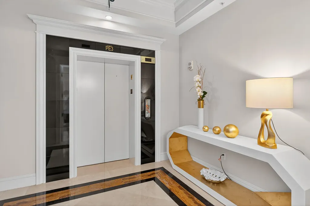 970 Cape Marco Marco Island FL 34145