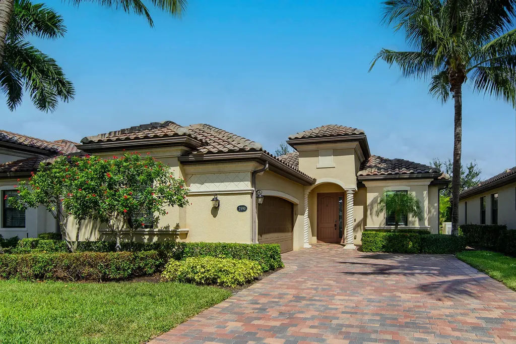 2990 Aviamar Circle Naples FL 34114