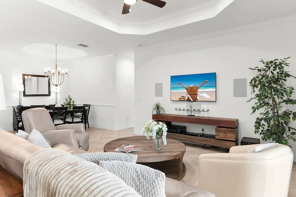 2990 Aviamar Circle Naples FL 34114