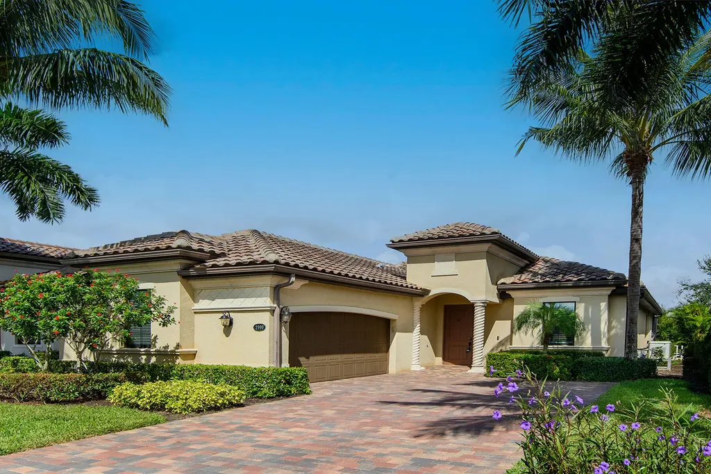 2990 Aviamar Circle Naples FL 34114