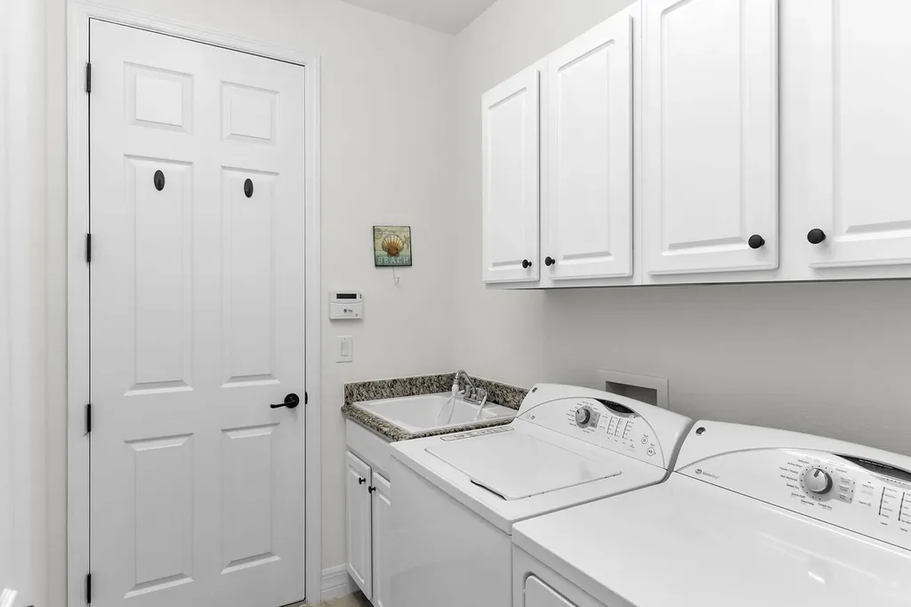 2990 Aviamar Circle Naples FL 34114