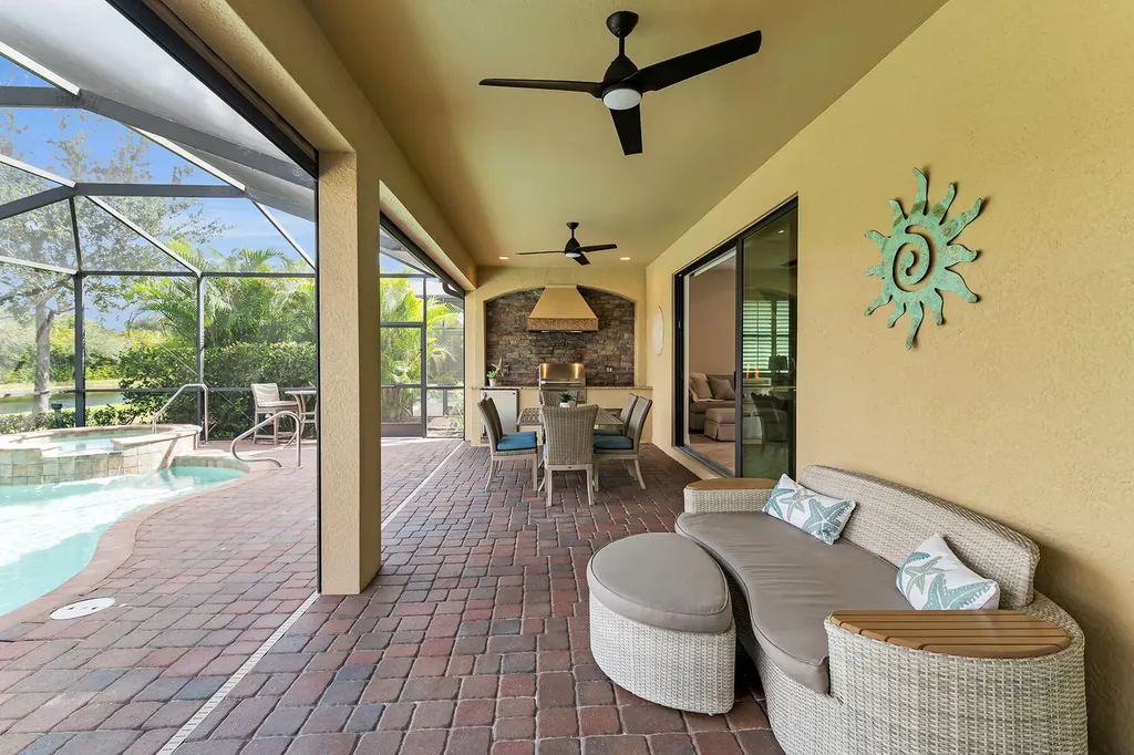 2990 Aviamar Circle Naples FL 34114