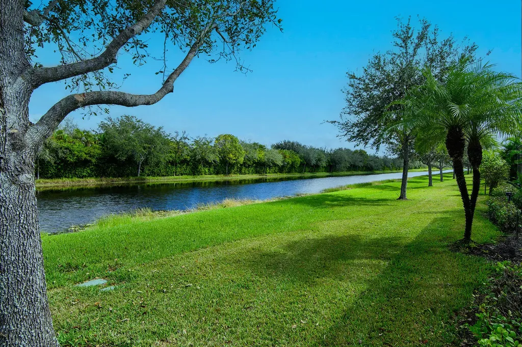 2990 Aviamar Circle Naples FL 34114