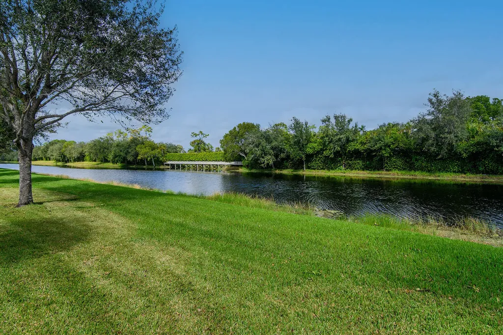 2990 Aviamar Circle Naples FL 34114