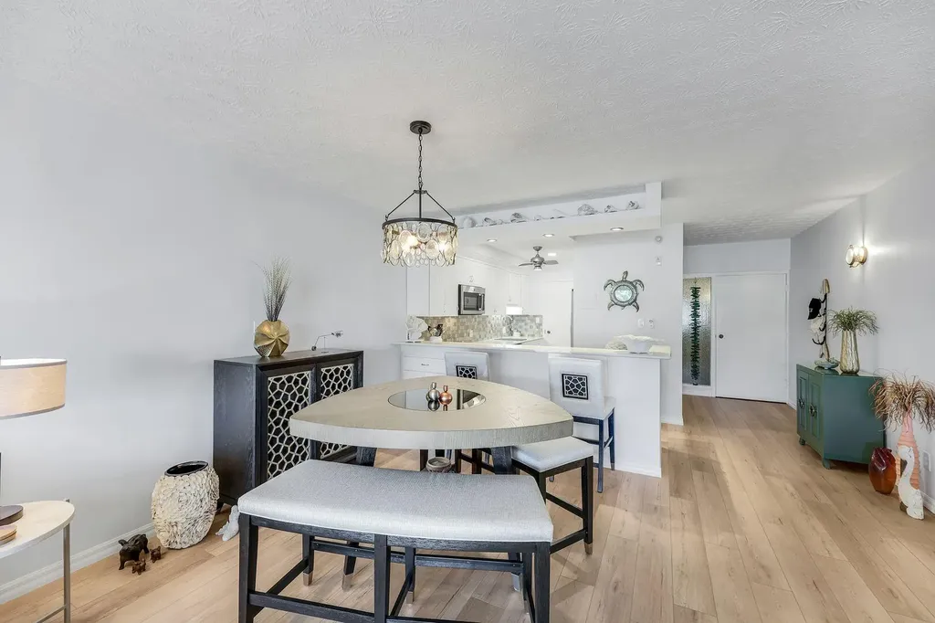 60 W Pelican Street W Naples FL 34113