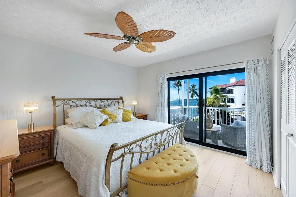 60 W Pelican Street W Naples FL 34113