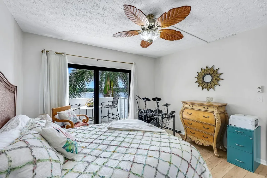 60 W Pelican Street W Naples FL 34113