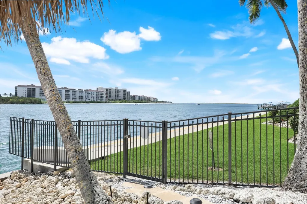 60 W Pelican Street W Naples FL 34113