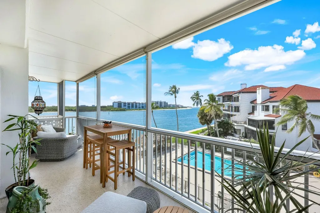 60 W Pelican Street W Naples FL 34113