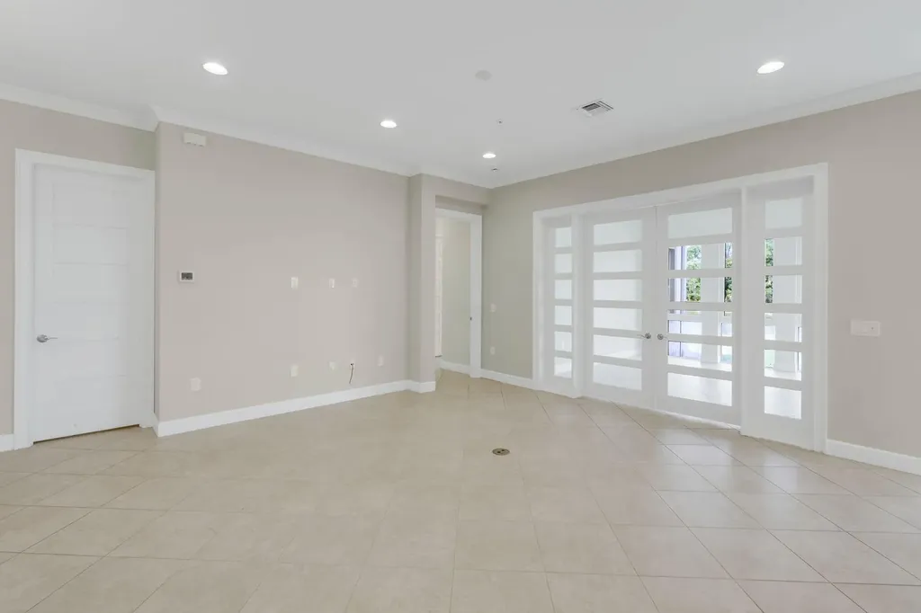 6573 Dominica Naples FL 34113