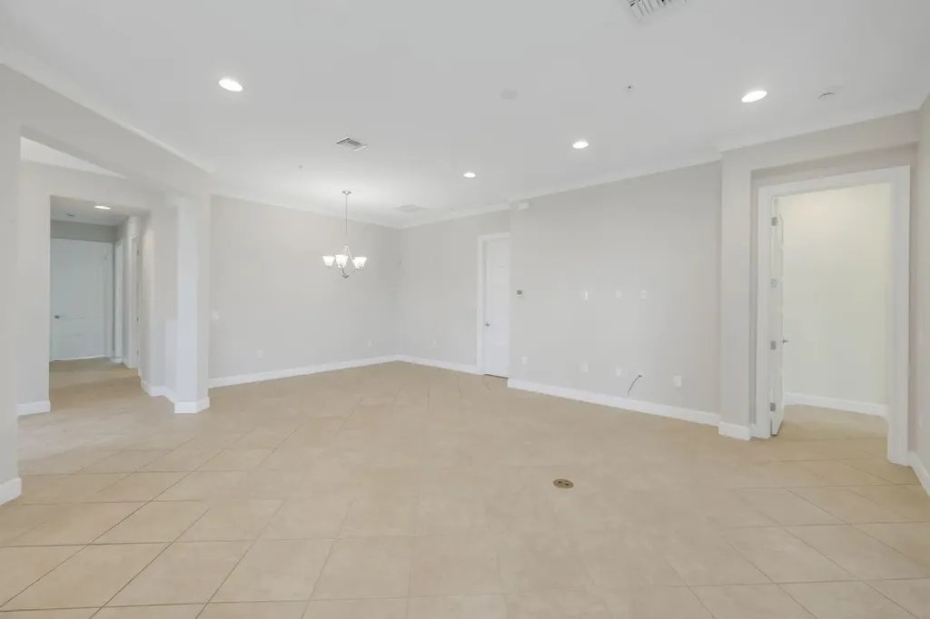 6573 Dominica Naples FL 34113