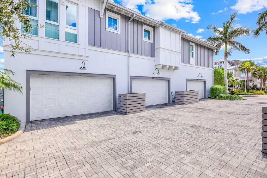 6573 Dominica Naples FL 34113