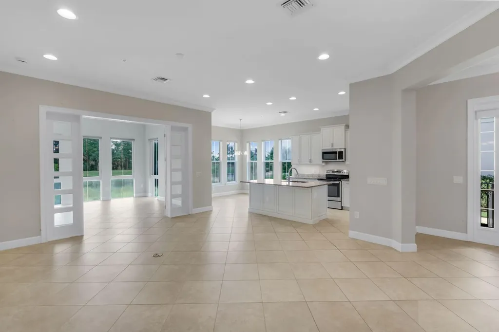 6573 Dominica Naples FL 34113