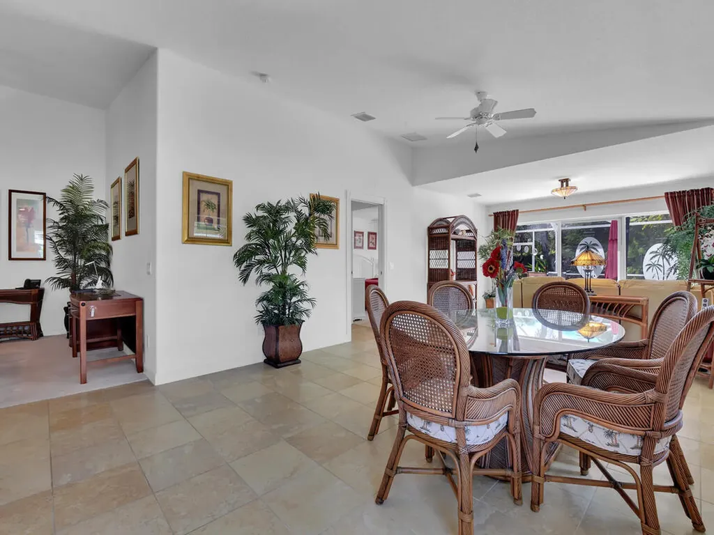 8084 Xenia Lane Naples FL 34114