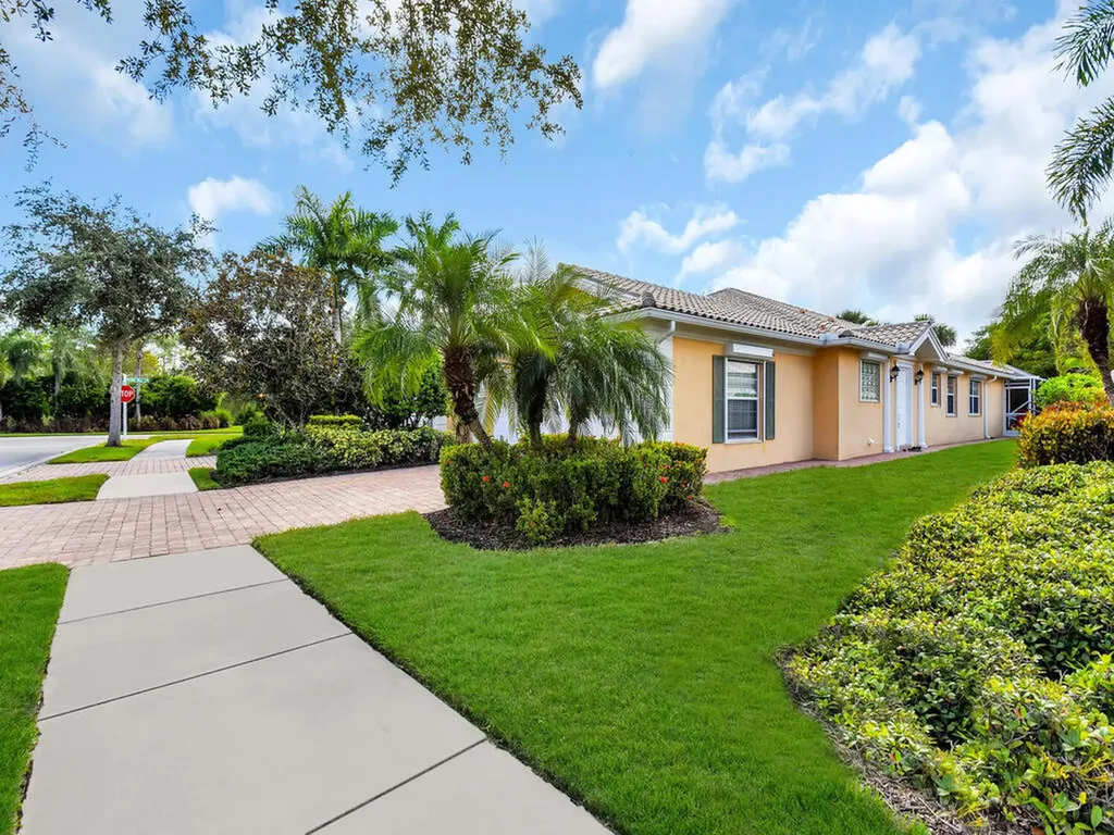 8084 Xenia Lane Naples FL 34114
