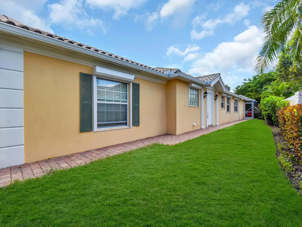 8084 Xenia Lane Naples FL 34114