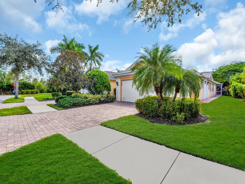 8084 Xenia Lane Naples FL 34114