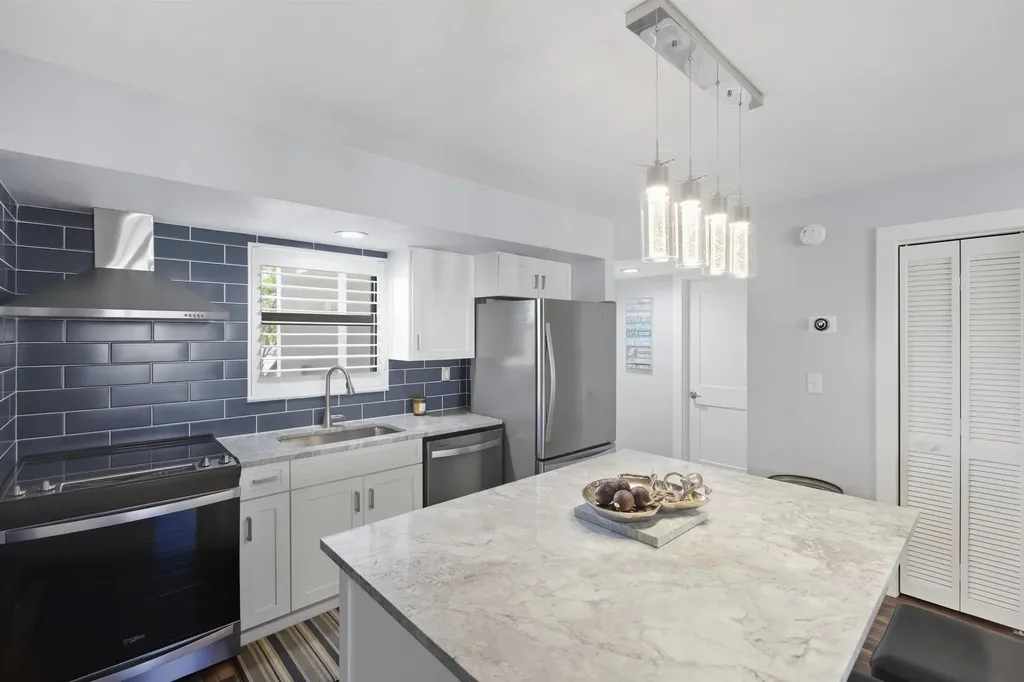 1011 Anglers Cove Cove Marco Island FL 34145