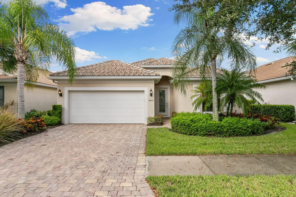 8407 Benelli Court Naples FL 34114