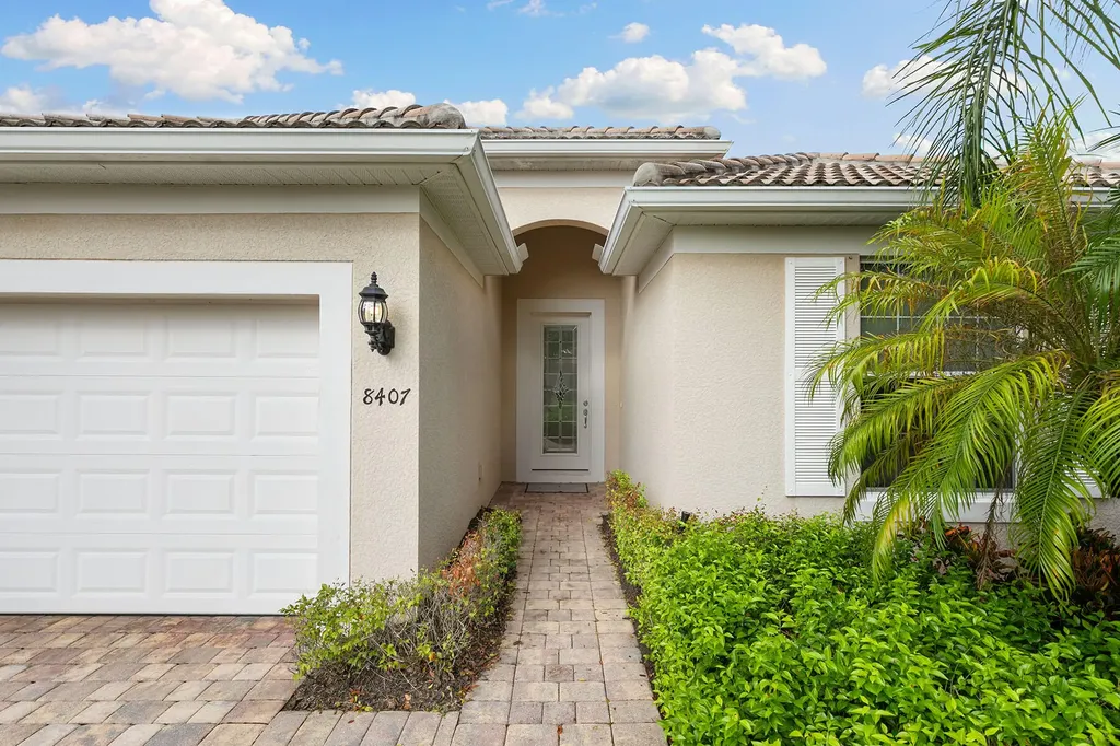 8407 Benelli Court Naples FL 34114
