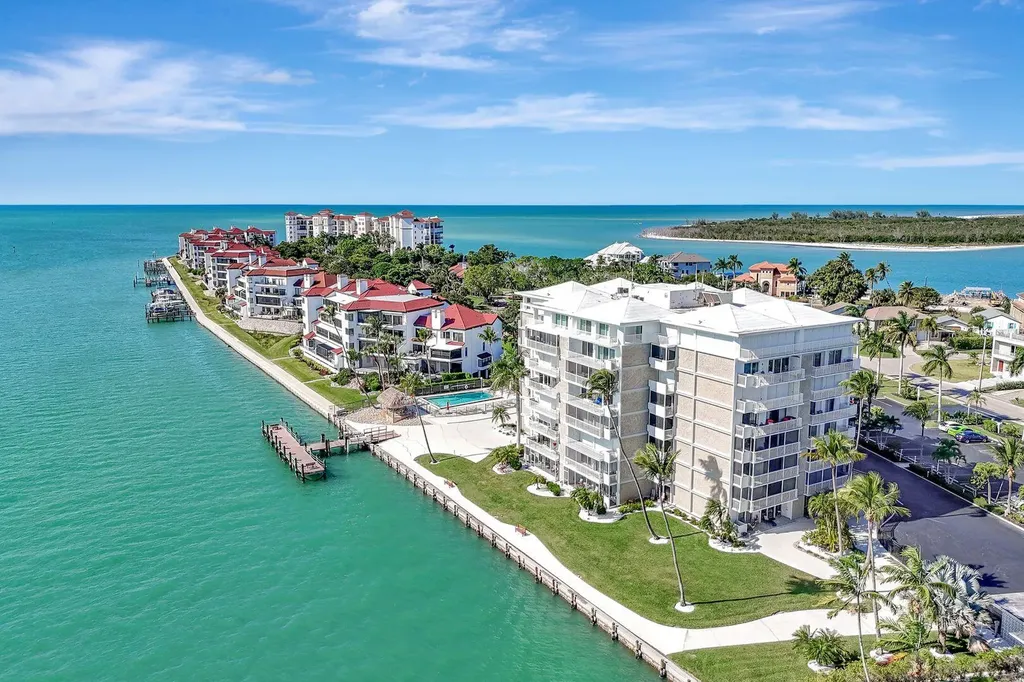 60 Pelican Street W Naples FL 34113