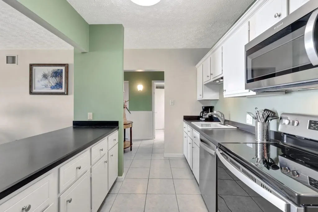 60 Pelican Street W Naples FL 34113