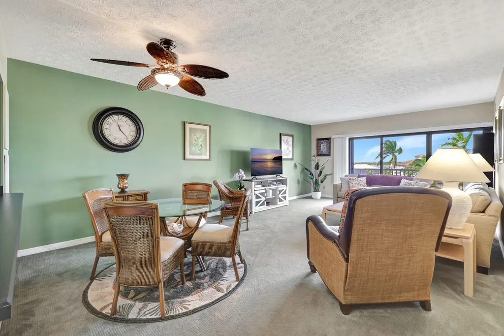 60 Pelican Street W Naples FL 34113