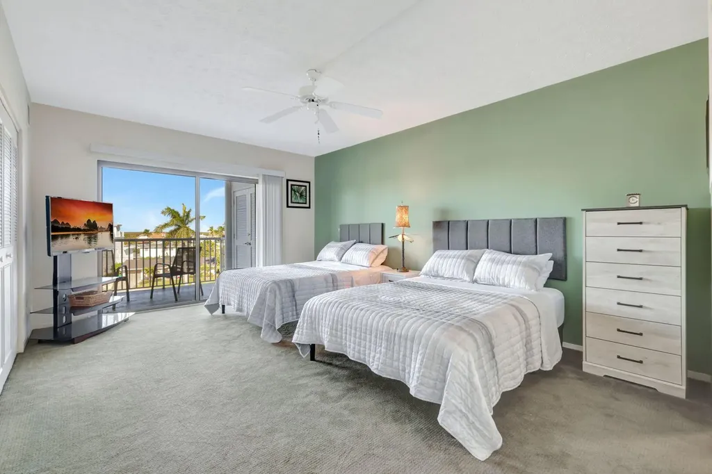 60 Pelican Street W Naples FL 34113