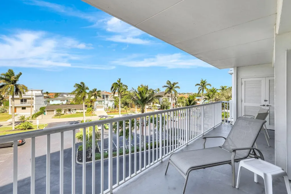 60 Pelican Street W Naples FL 34113