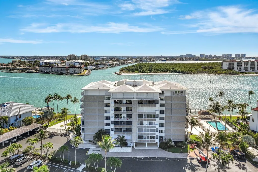 60 Pelican Street W Naples FL 34113