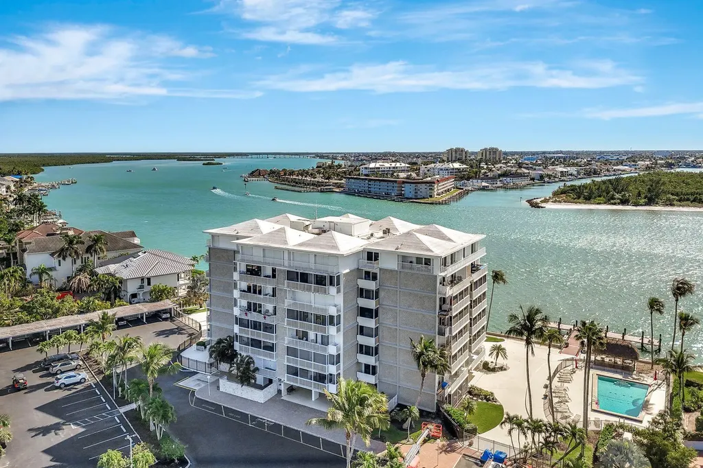 60 Pelican Street W Naples FL 34113