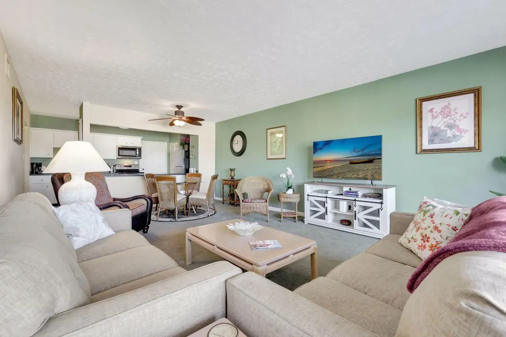 60 Pelican Street W Naples FL 34113