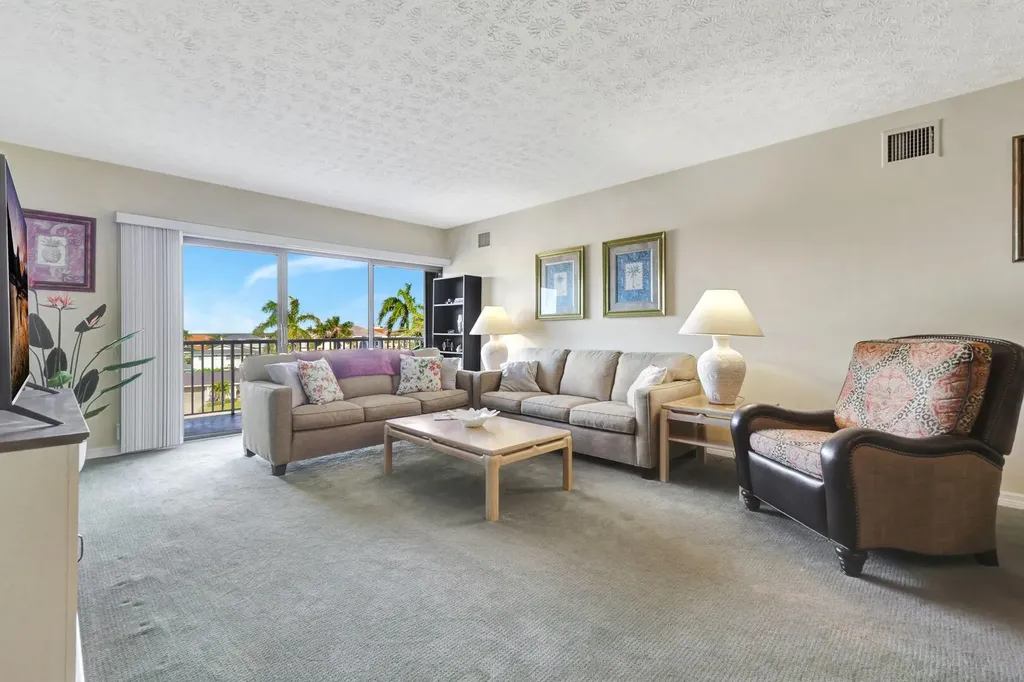 60 Pelican Street W Naples FL 34113