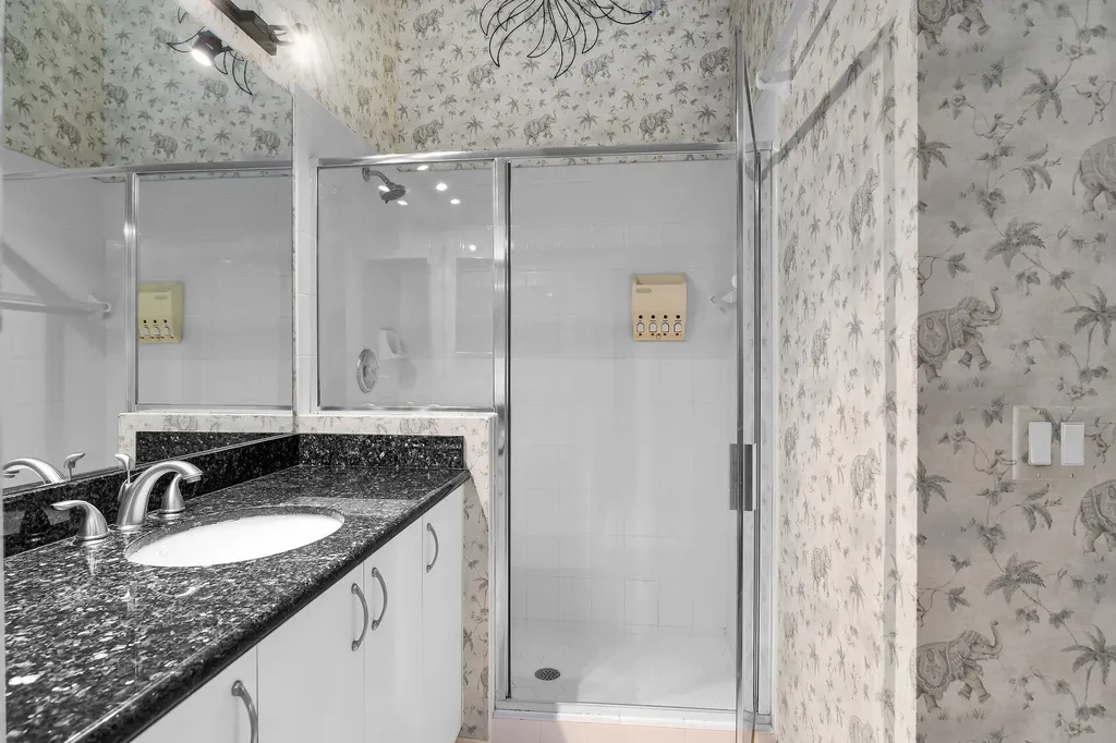 290 Newport Drive Naples FL 34114