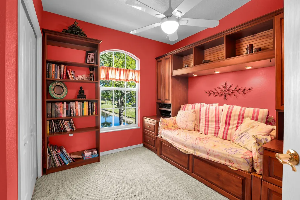 290 Newport Drive Naples FL 34114