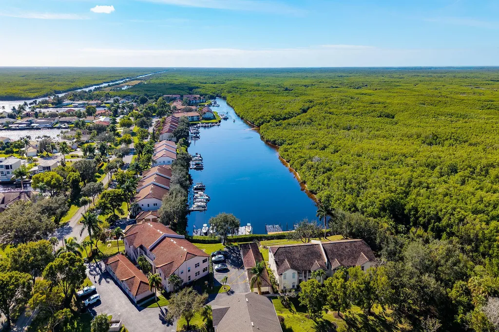 290 Newport Drive Naples FL 34114