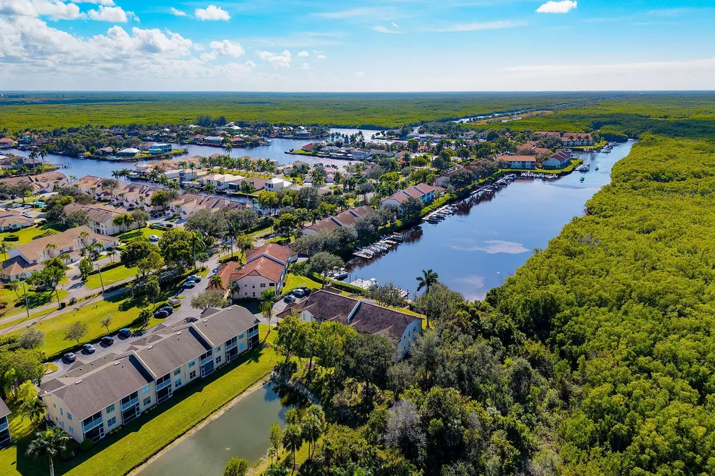 290 Newport Drive Naples FL 34114