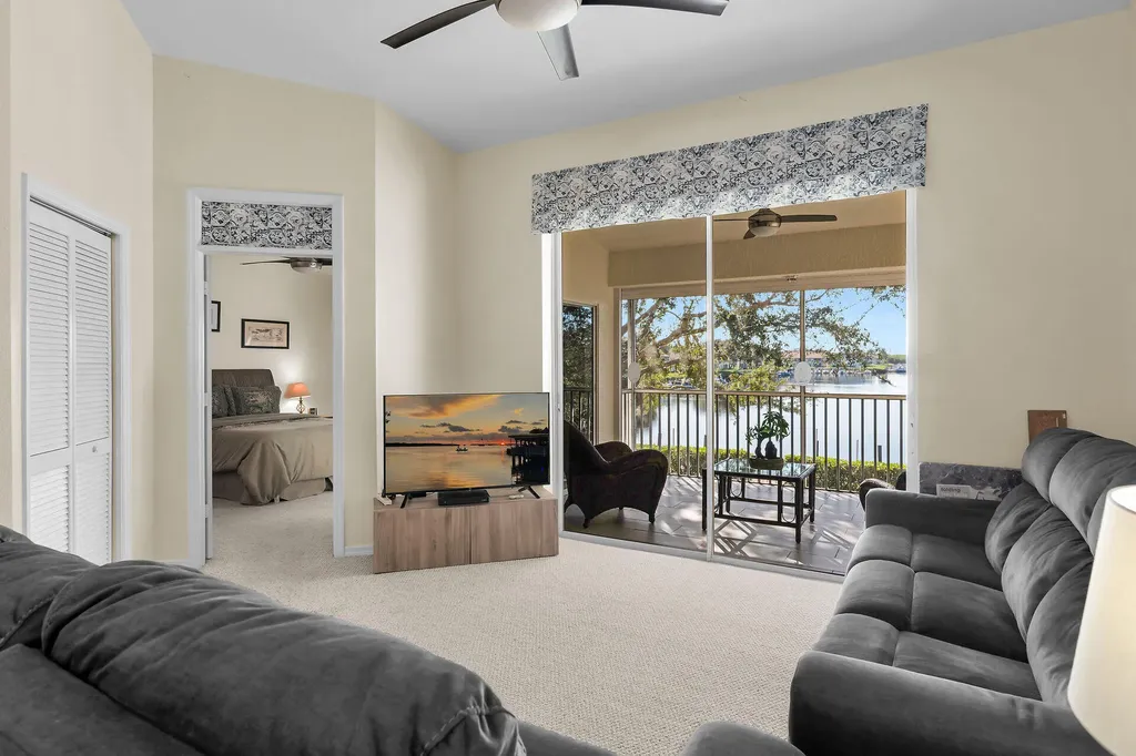 290 Newport Drive Naples FL 34114