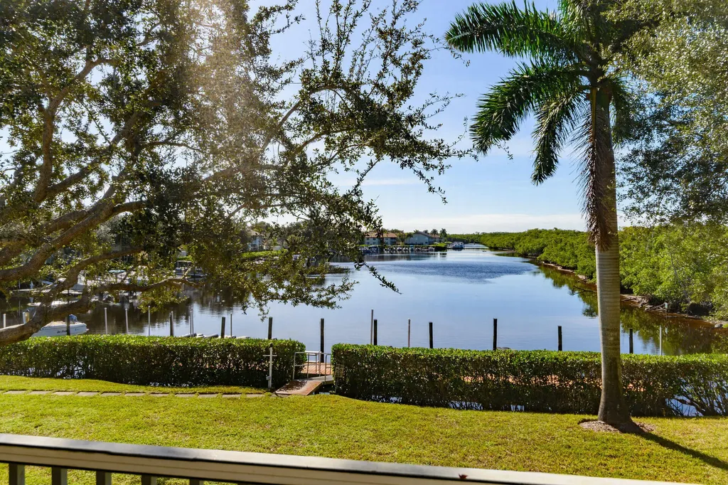 290 Newport Drive Naples FL 34114