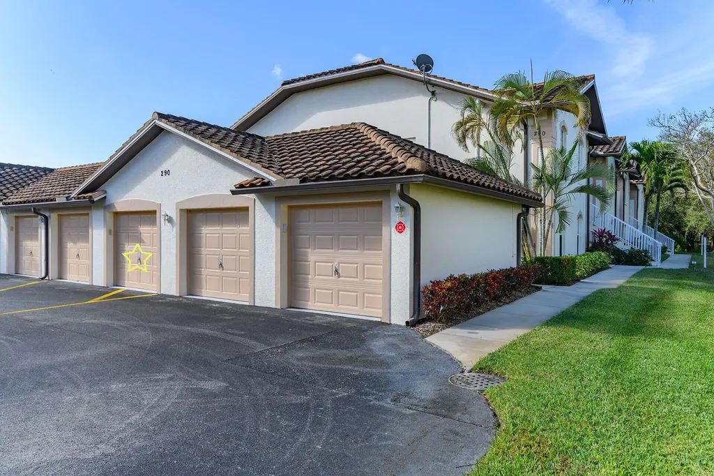 290 Newport Drive Naples FL 34114