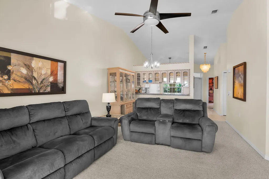 290 Newport Drive Naples FL 34114