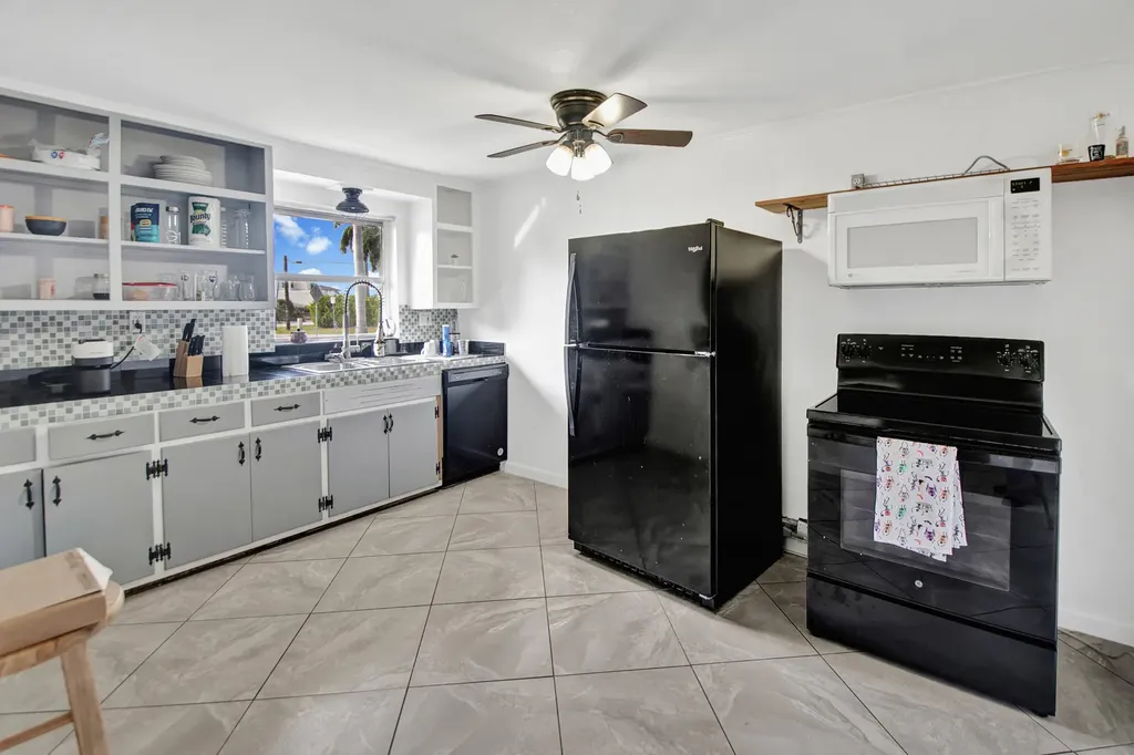 101 Pago Pago Drive E Naples FL 34113