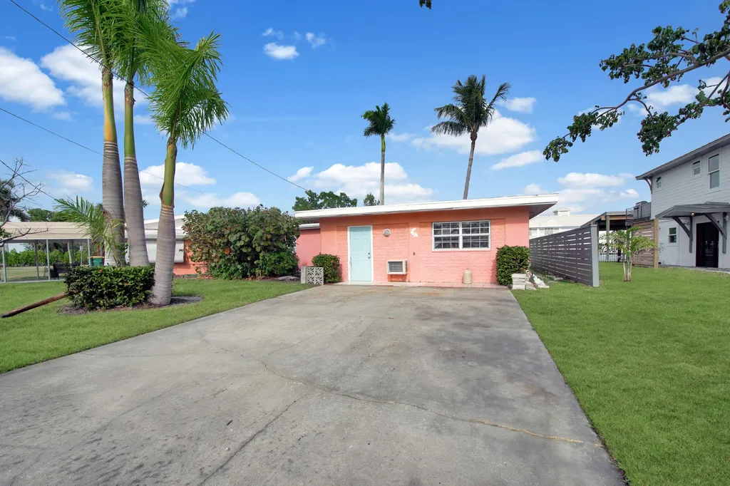 101 Pago Pago Drive E Naples FL 34113