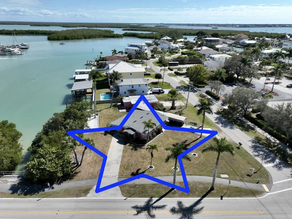 101 Pago Pago Drive E Naples FL 34113