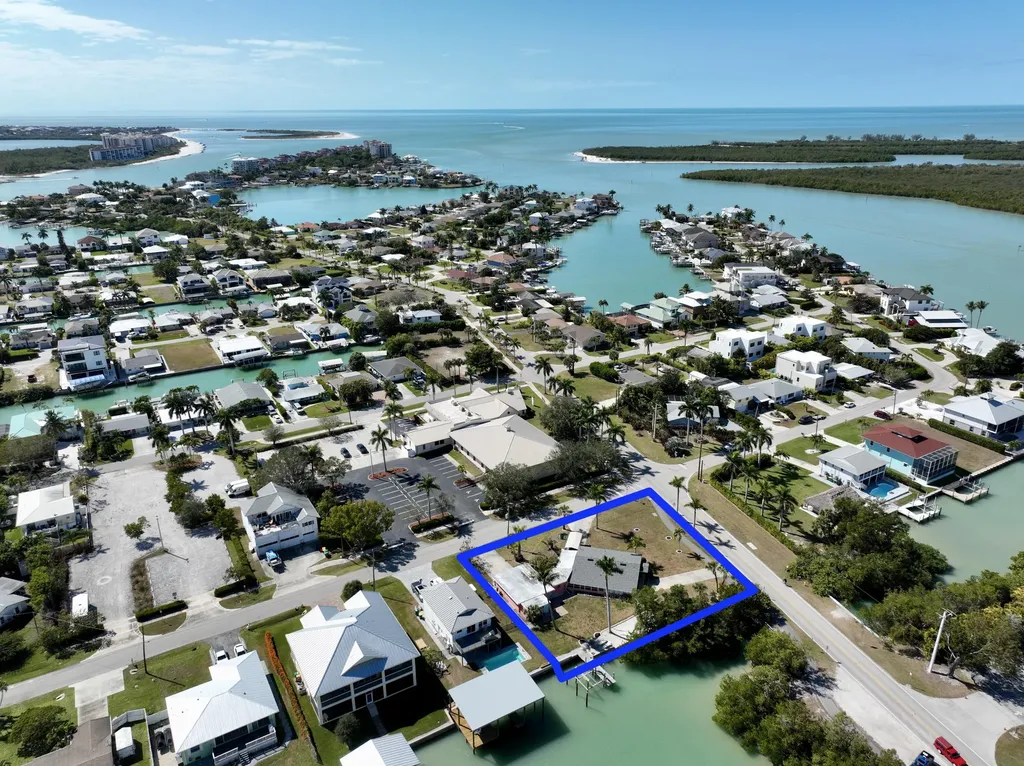 101 Pago Pago Drive E Naples FL 34113