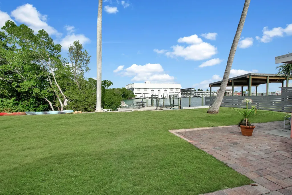 101 Pago Pago Drive E Naples FL 34113