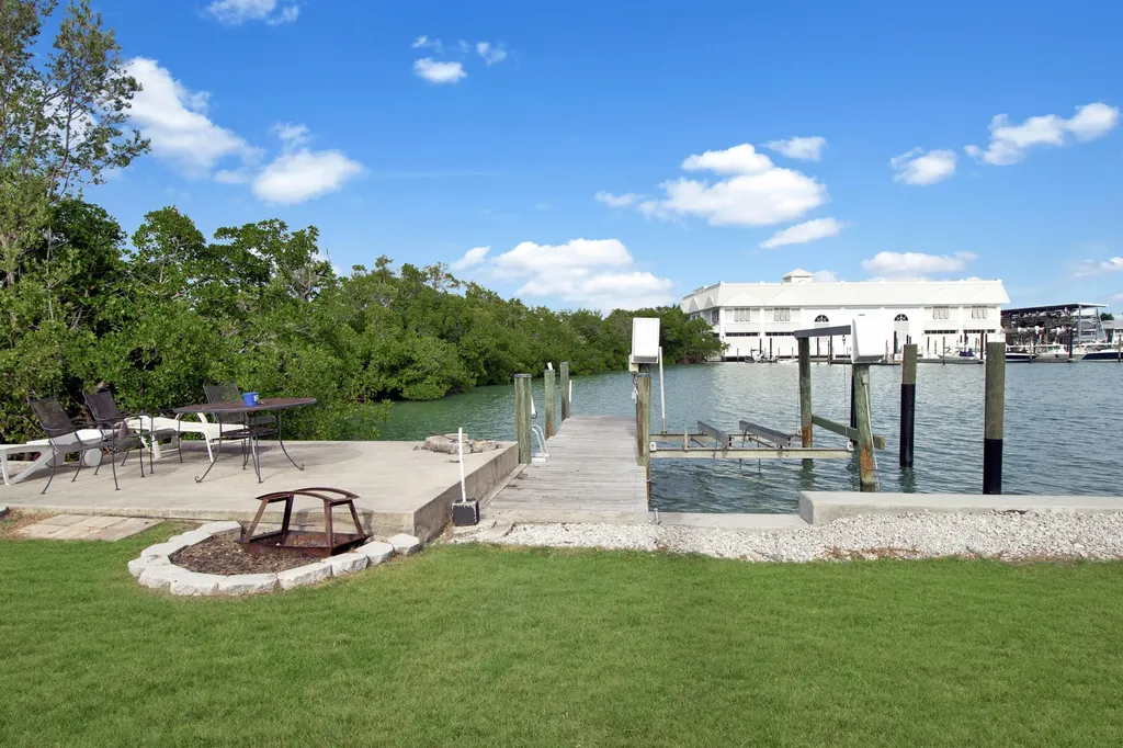 101 Pago Pago Drive E Naples FL 34113